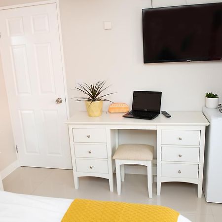 Pinehill Rooms Reading Exteriör bild