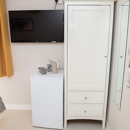 Pinehill Rooms Reading Exteriör bild